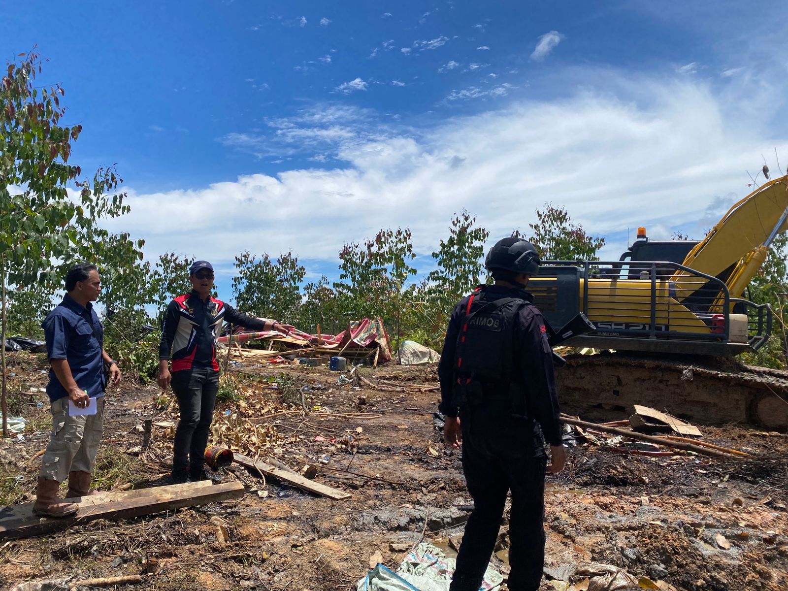 Tegas Namun Humanis, 43 Sumur Minyak Ilegal Ditutup Polsek Bayung Lencir di Hari Kedua
