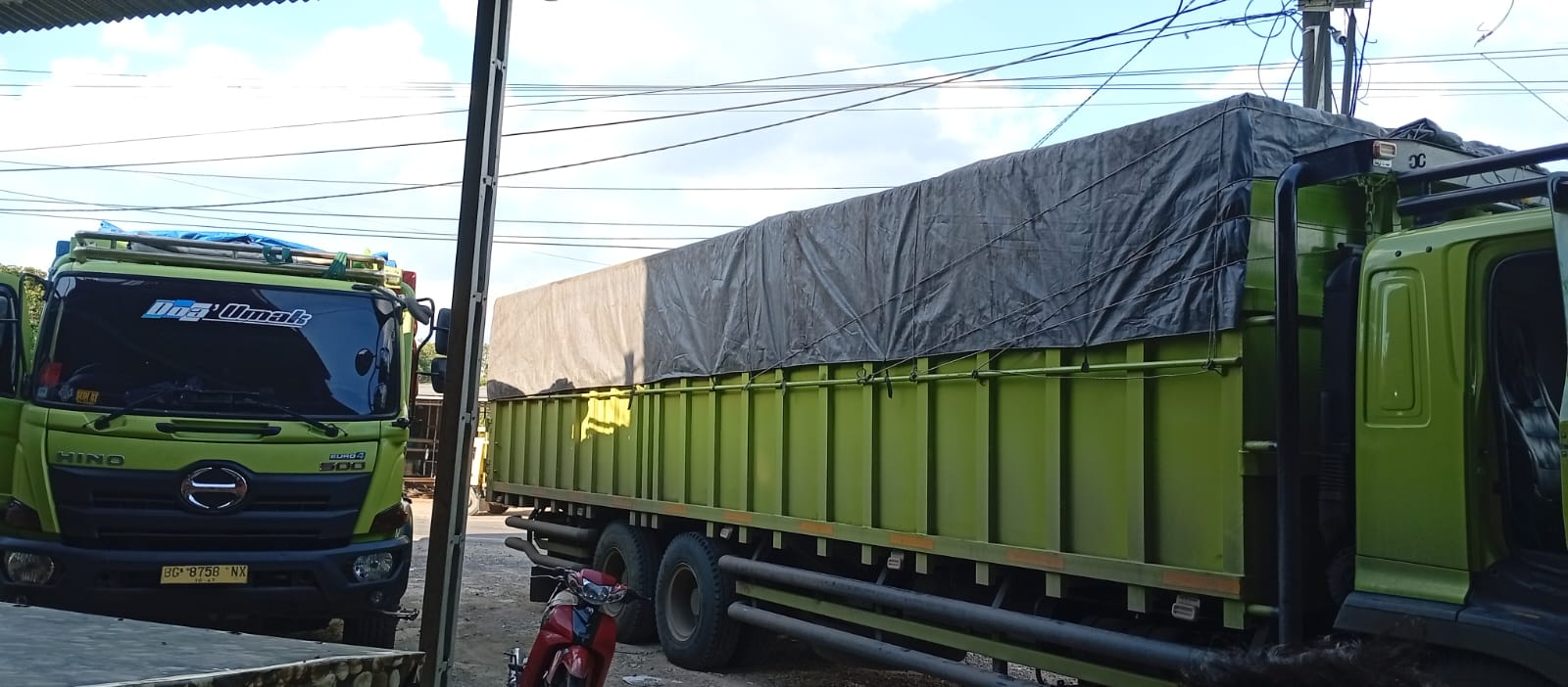 Warga Hentikan 3 Truk Batubara Asal Jambi di Bayung Lencir